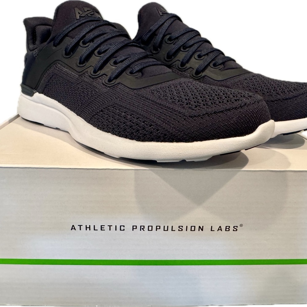 APL Techloom Tracer Sneakers 👟 NIB
Athletic Propulsion Labs